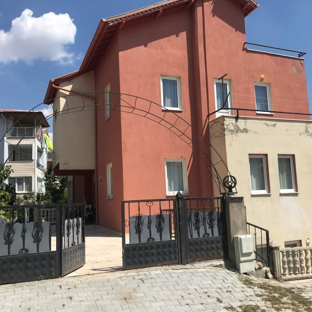 Gönen Karaca Erkek Apartı